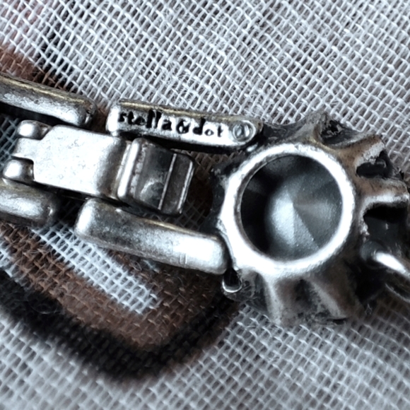 Stella and Dot Pewter Tone Silver Reproduction Faceted Crystal Clear Necklace - Picture 11 of 14